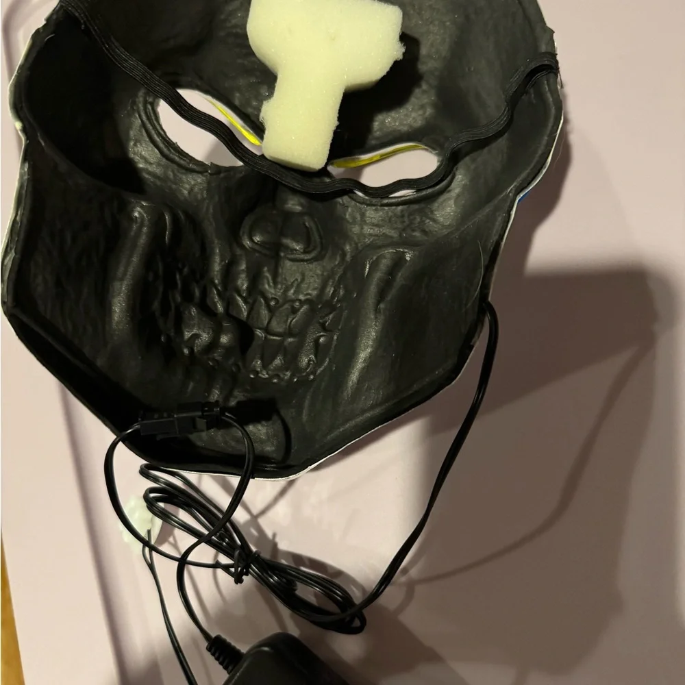 NWOT Light Up Silver‎ Skull Boys Face Mask 3 Light Settings Halloween Cosplay